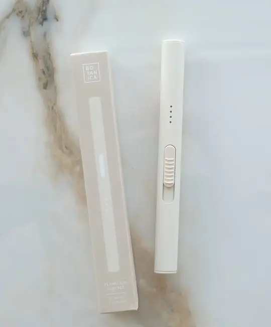 Botanica - BOT BOT CAAC - Flameless USB-C Rechargeable Lighter, Cream