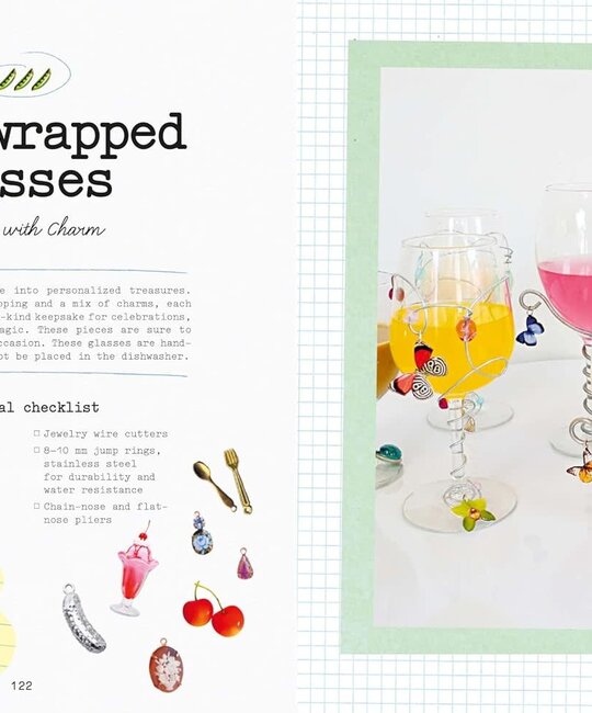 Chronicle Books - CB CB BODIY - Charmed: Accessorize your life with 20 projects using charms by Kelsey Armstrong  Haricot Vert