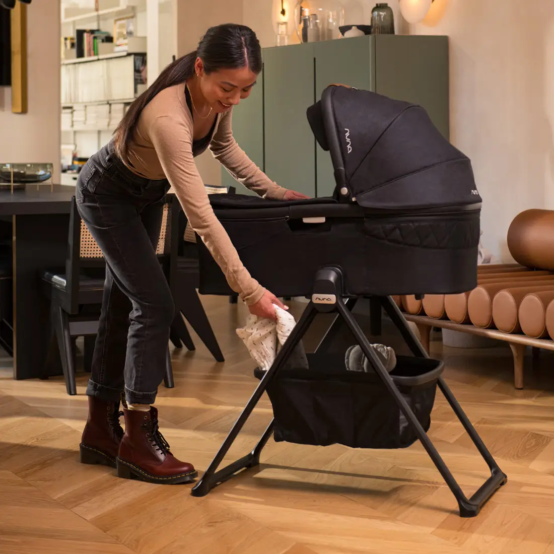 Nuna NUNA DEMI series bassinet + Stand | Caviar