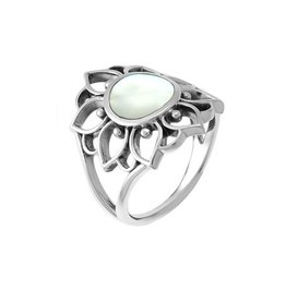 Boma FLOWER MOTHER OF PEARL RING