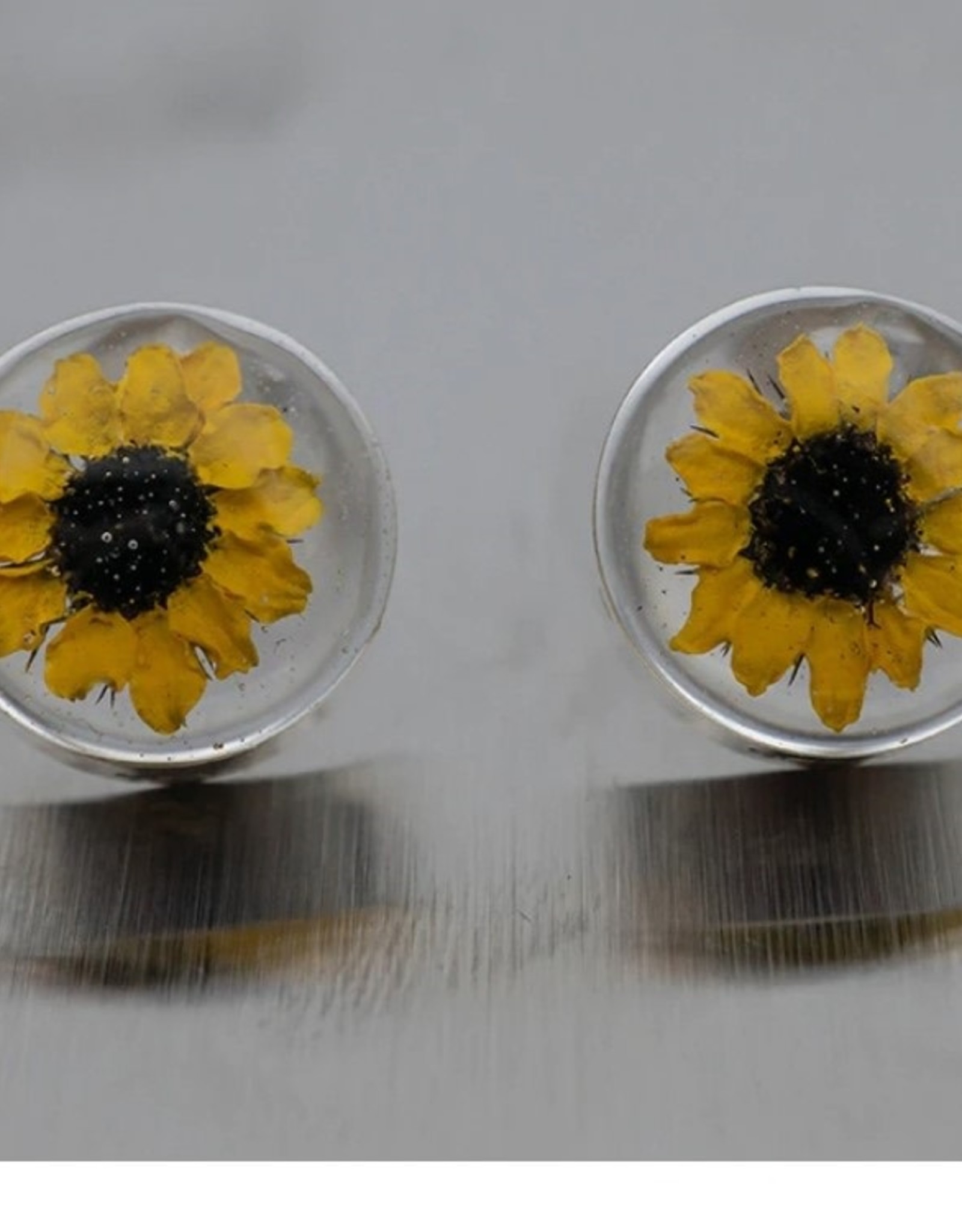 Primavera Jewelry SUNFLOWER SINGLE NOTE ROUND STUD EARRING