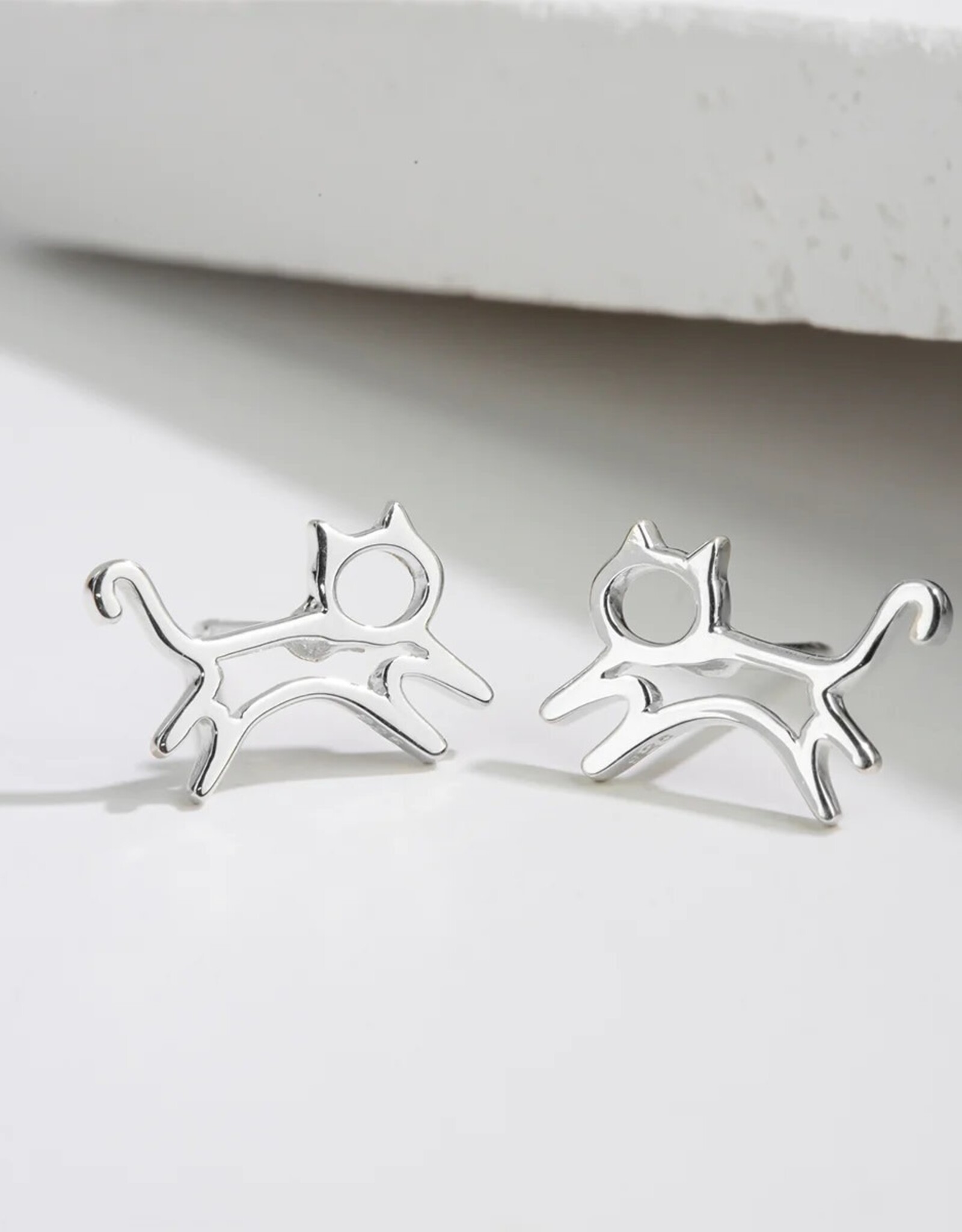 Boma CAT OUTLINE STUD EARRING - sterling silver