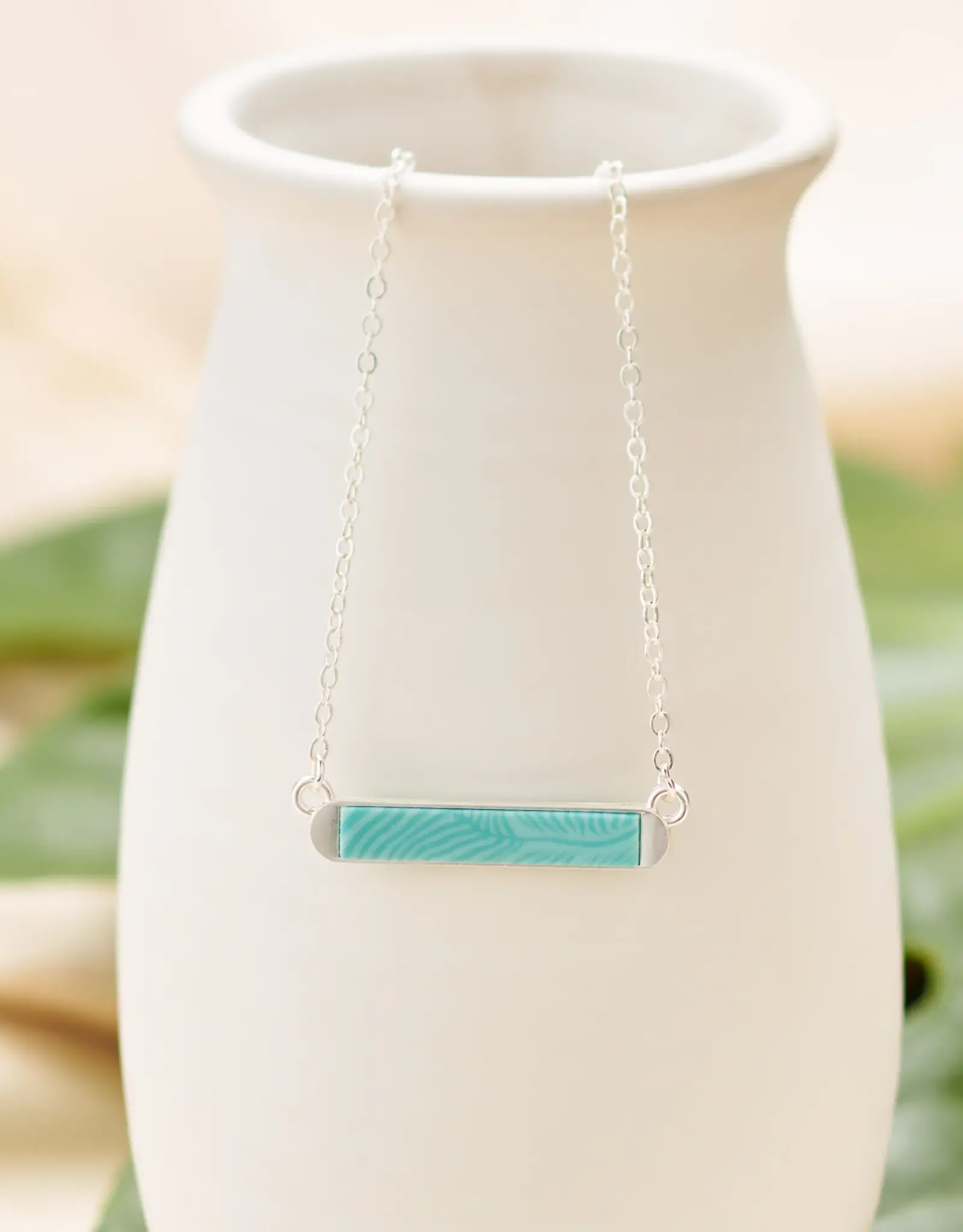 Jilzarah REVERSIBLE MINI BAR NECKLACE - clay inlay