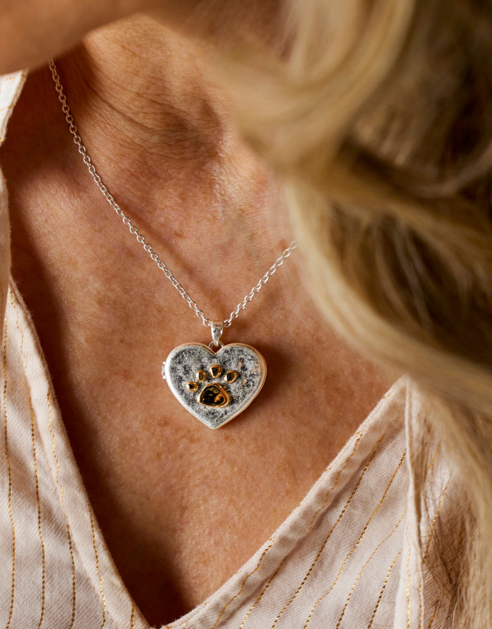 Demdaco PAWPRINT LOCKET NECKLACE - giving jewelry