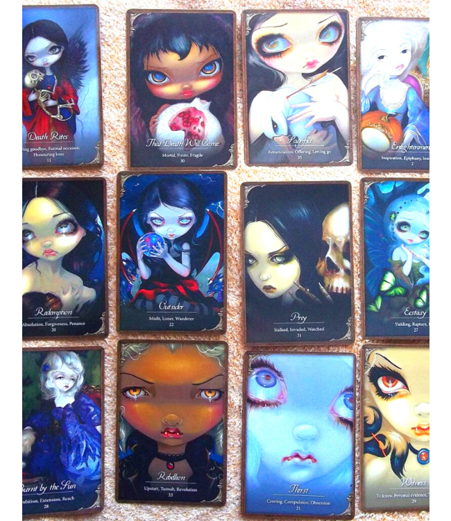 Les Vampires Oracle: Ancient Wisdom and Healing Messages from the Children of the Night