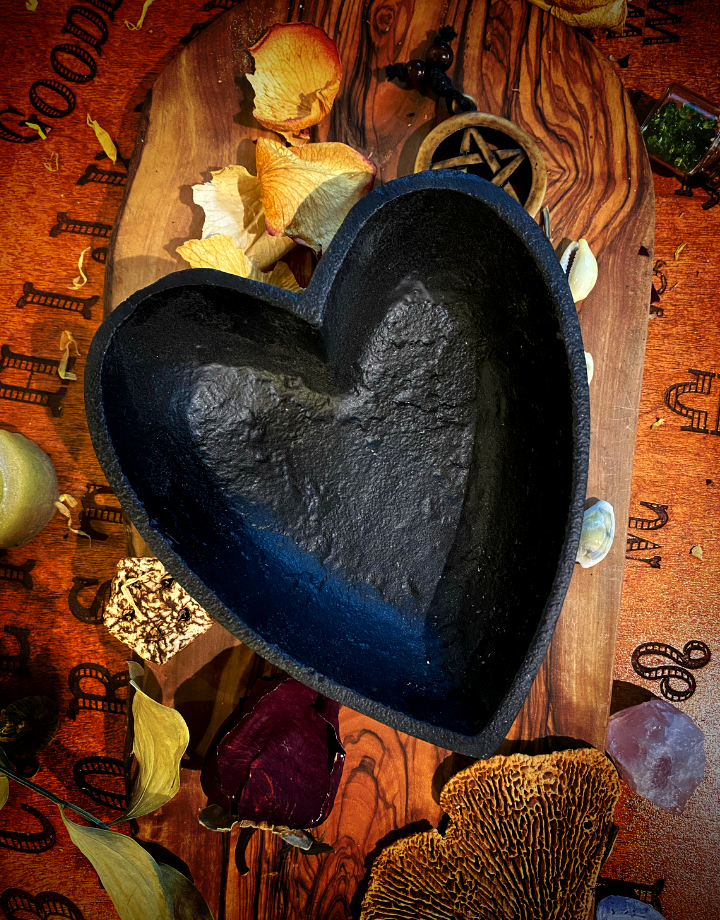 Large Cast Iron Cauldron - Candle Holder and Wax Warmer Ideal for Smudging  Witchcraft Incense Burning Halloween