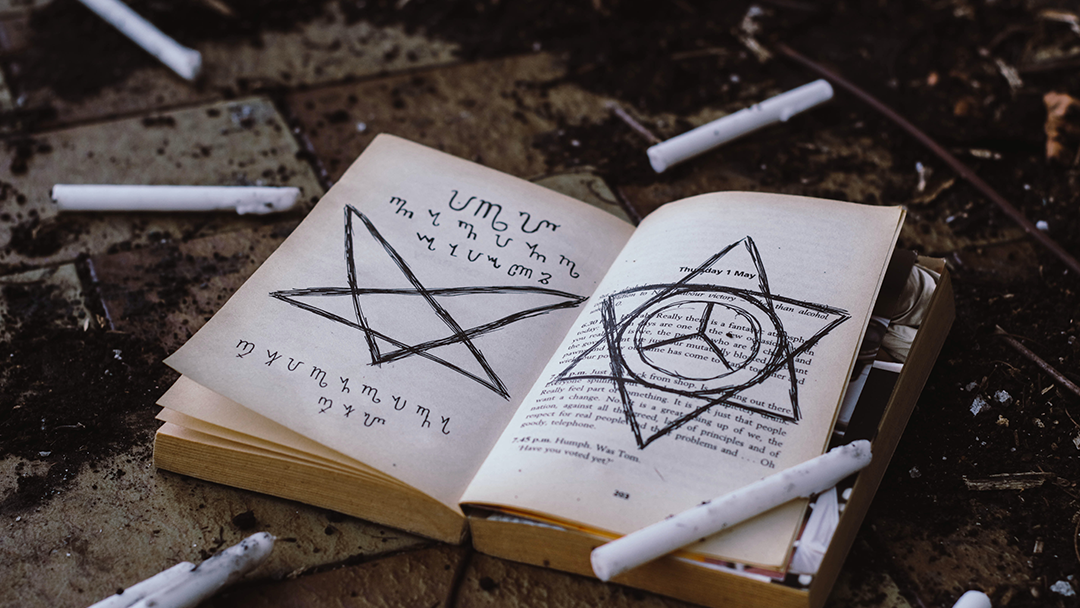 the difference between symbols and sigils