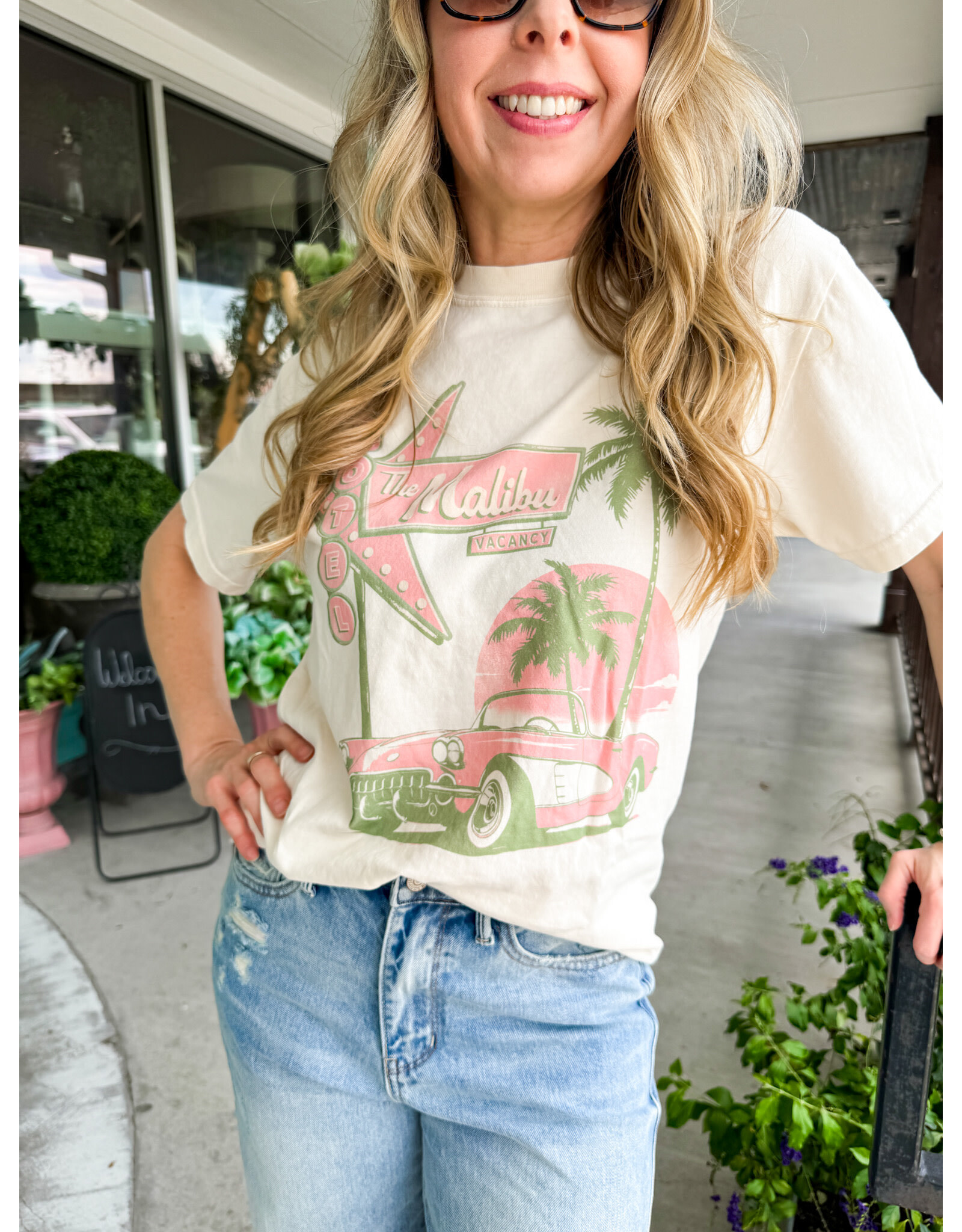 Malibu Hotel Pink Classic Car Comfort Tee