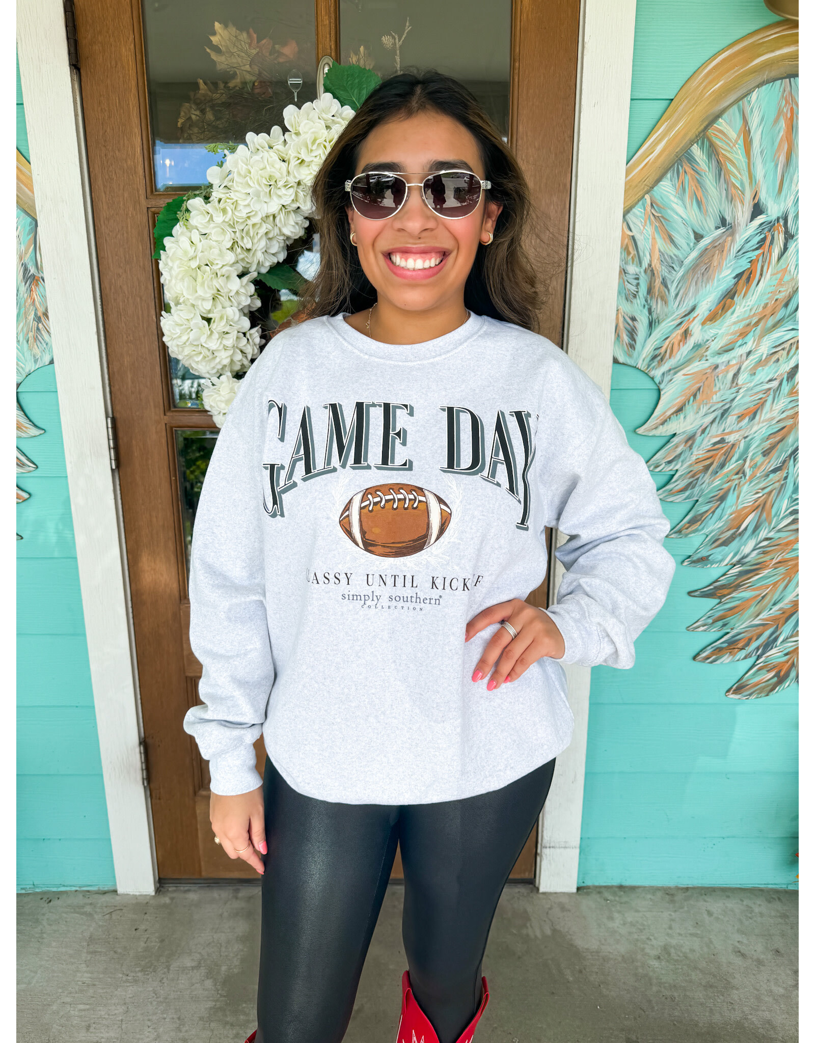 Simply Southern Gameday Classy til Kickoff Sweatshirt