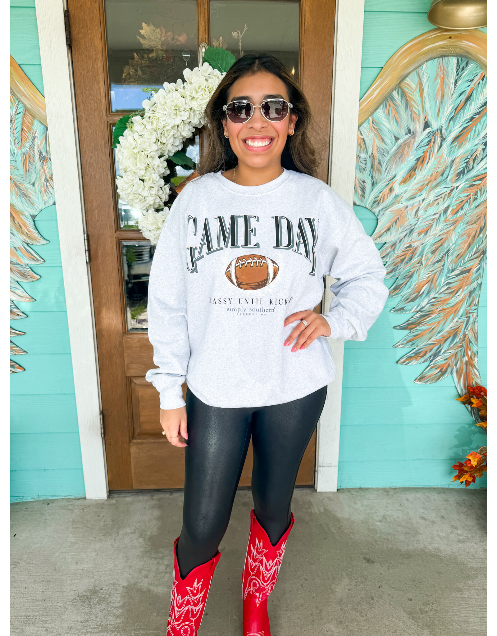 Simply Southern Gameday Classy til Kickoff Sweatshirt