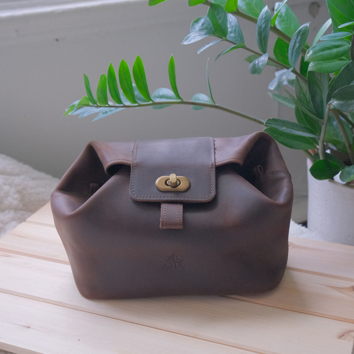 Thread and Maple スエードハンドバッグ ダークブラウン Thread & Maple Leather Pop Up Bag - Baaad Anna's Yarn Store