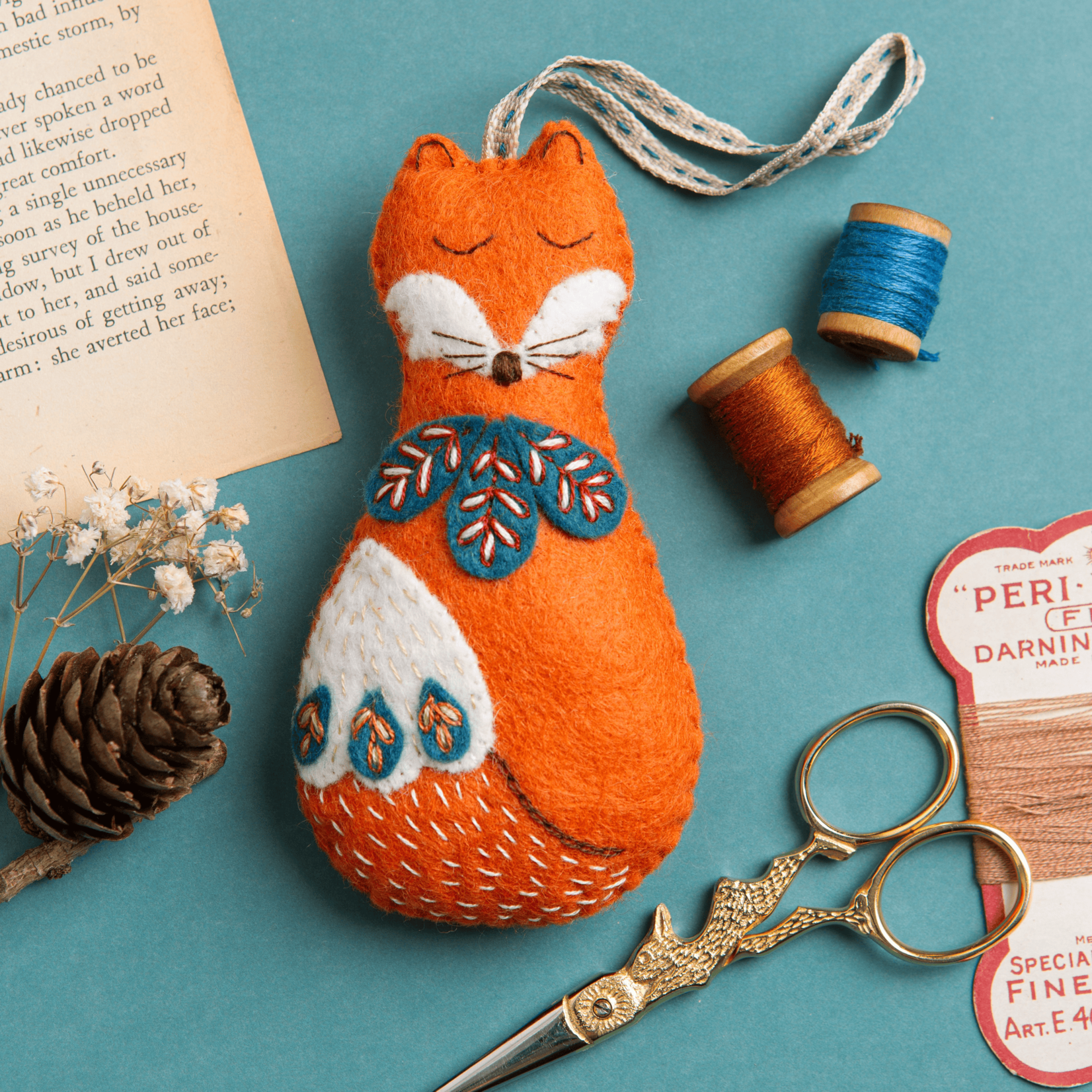 Corinne Lapierre Corinne Lapierre Mini Felt Sewing Folk Embroidered Kit