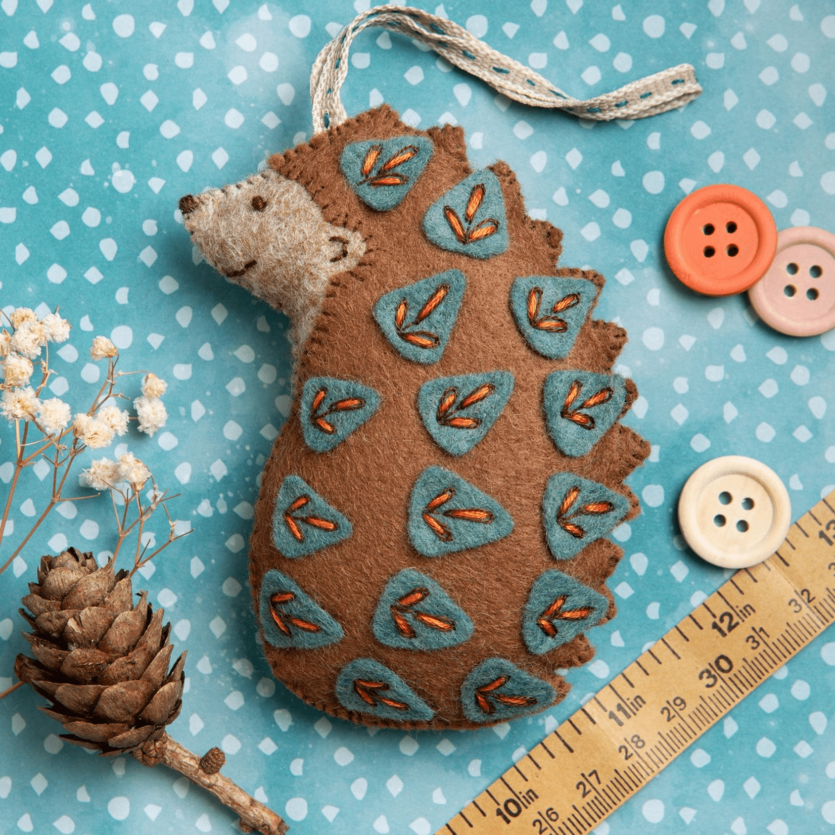 Corinne Lapierre Corinne Lapierre Mini Felt Sewing Folk Embroidered Kit