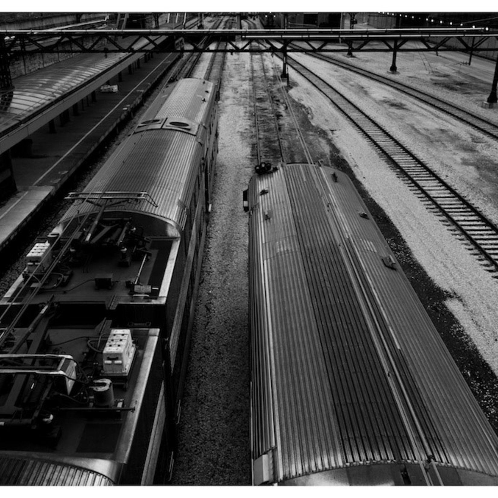Framed Print on Rag Paper: Chicago's L Train by Ugo Shirvanian