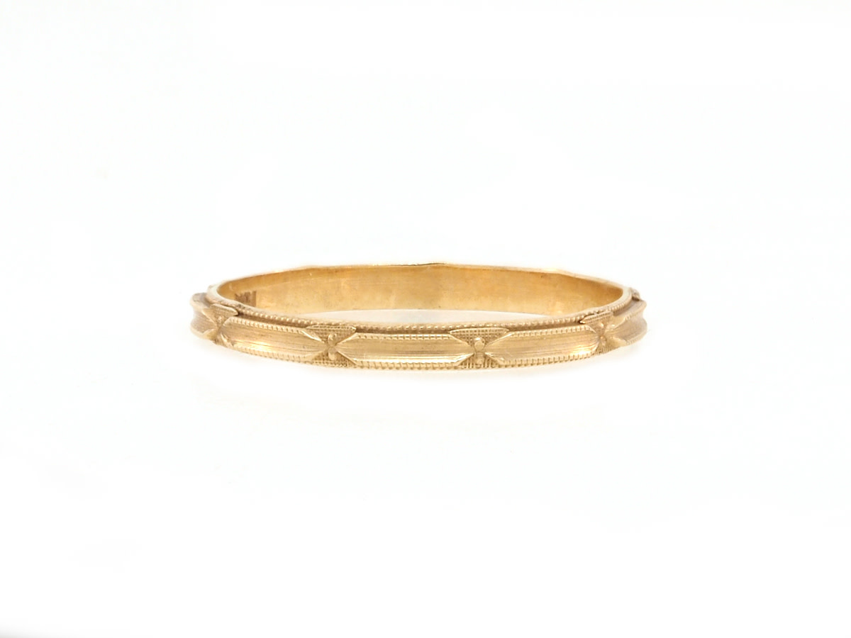 Trabert Goldsmiths Vintage Engraved Gold Ring