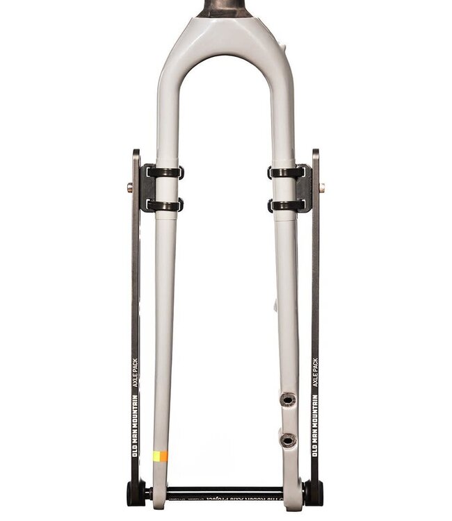 Old Man Mountain Old Man Mountain Axle Pack adds 3-packs mounts to any thru axle fork (CTN50)(AXL001)