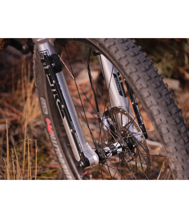Old Man Mountain Old Man Mountain Axle Pack adds 3-packs mounts to any thru axle fork (CTN50)(AXL001)