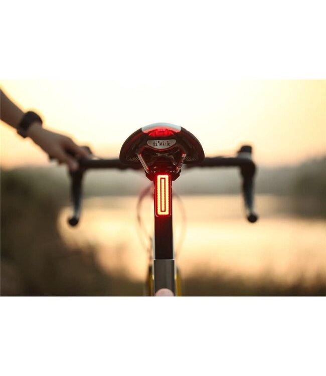 Magicshine Magicshine Rear Light - SeeMee 100 - Brake & Ambient Light Sensor - USB C - IPX6 V2