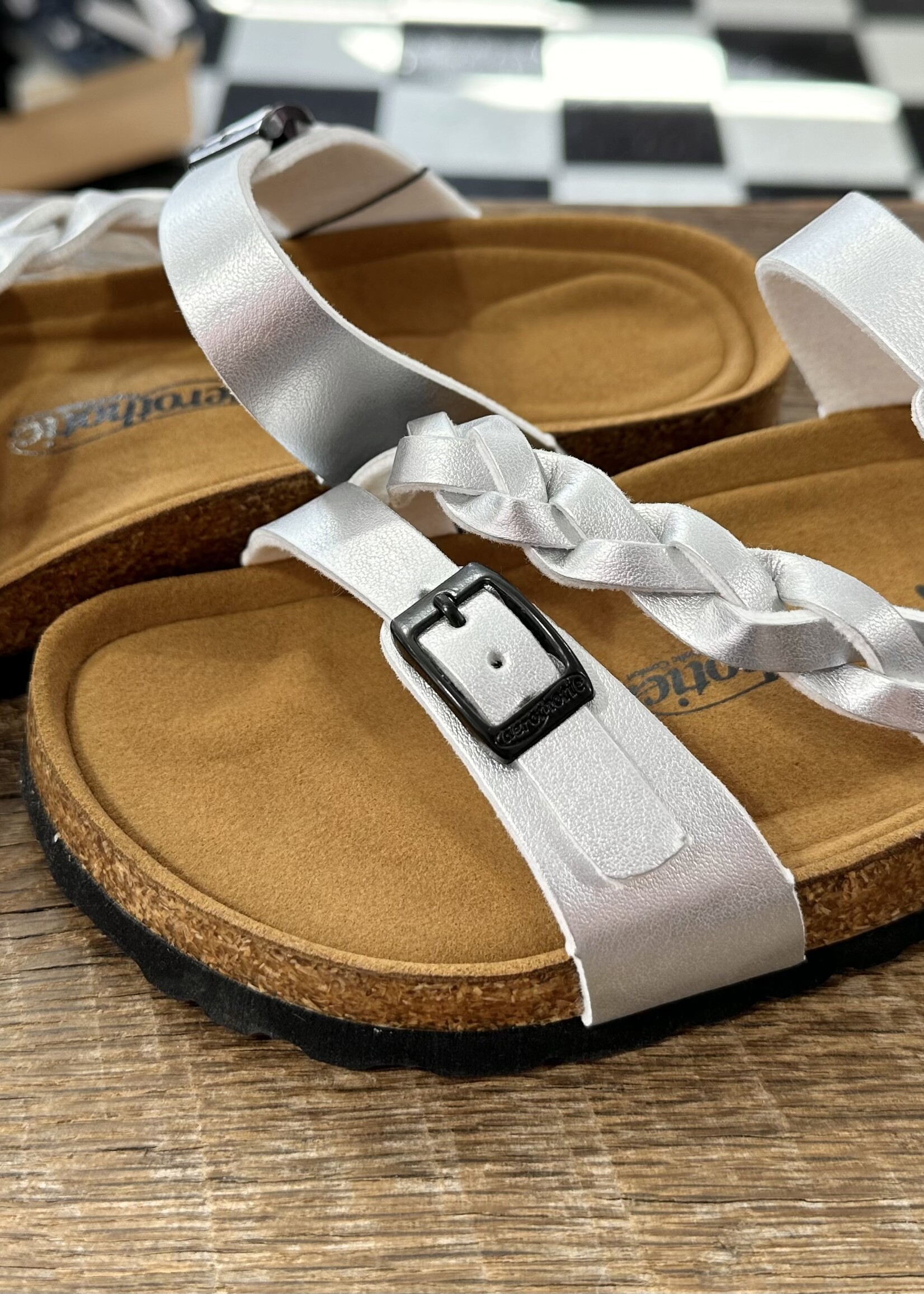 Aerothotic Taking Strides Sandal in Silver