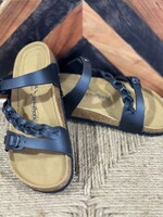 Aerothotic Taking Strides Sandal in Black