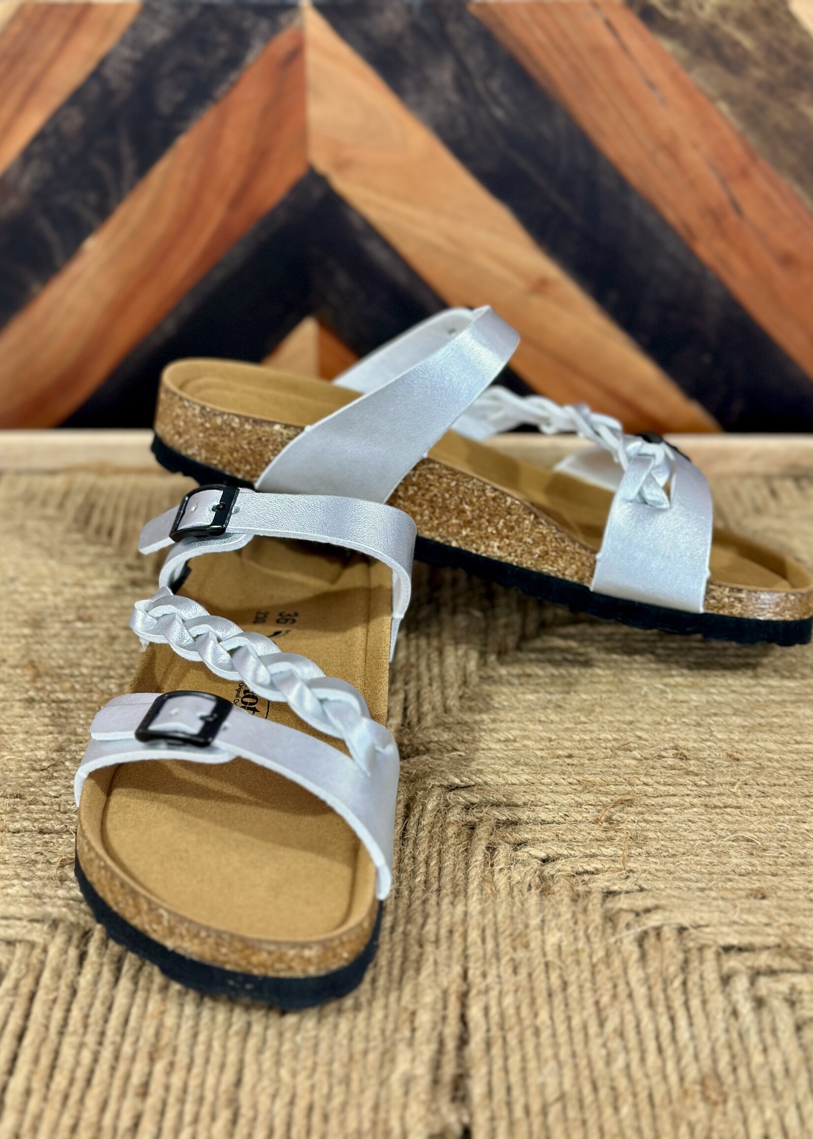Aerothotic Taking Strides Sandal in Silver