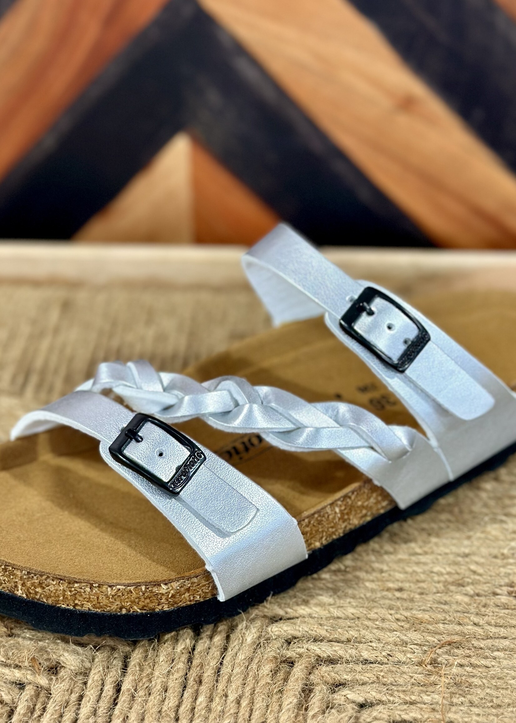 Aerothotic Taking Strides Sandal in Silver
