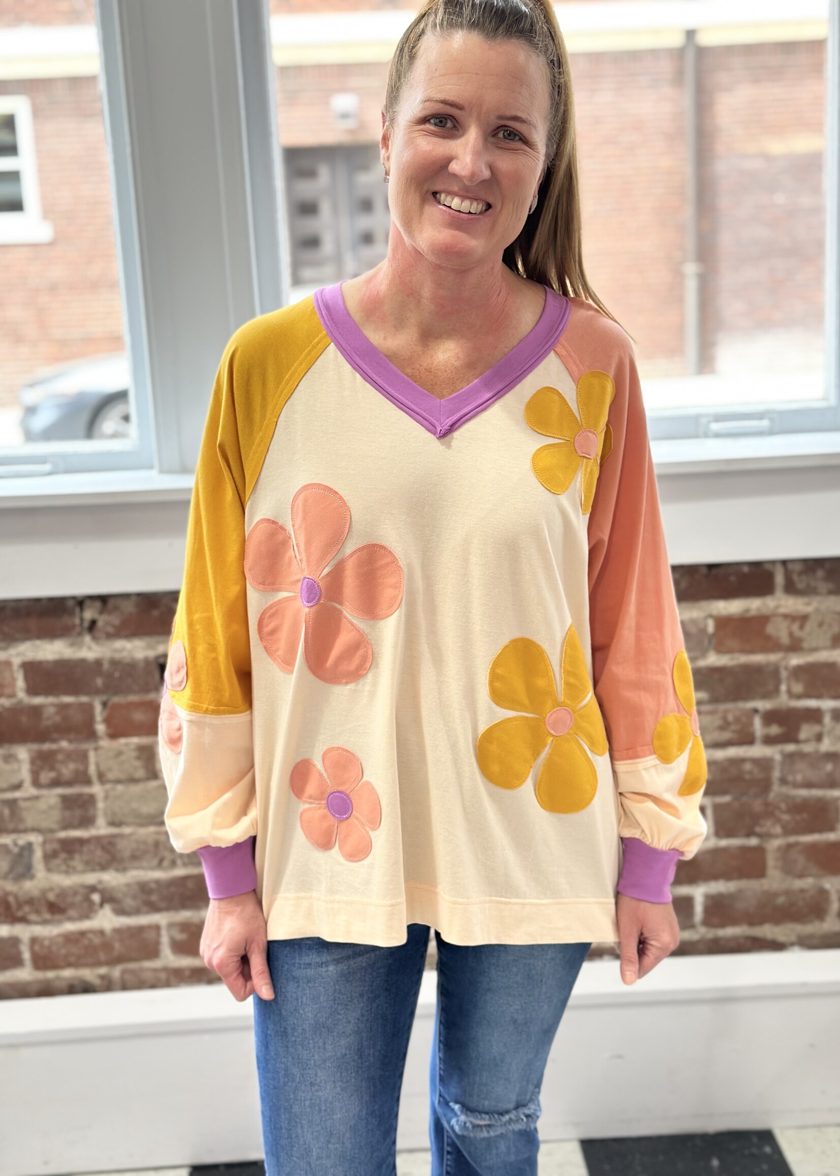 Sage & Fig Daisy Appliqué Top in Beige