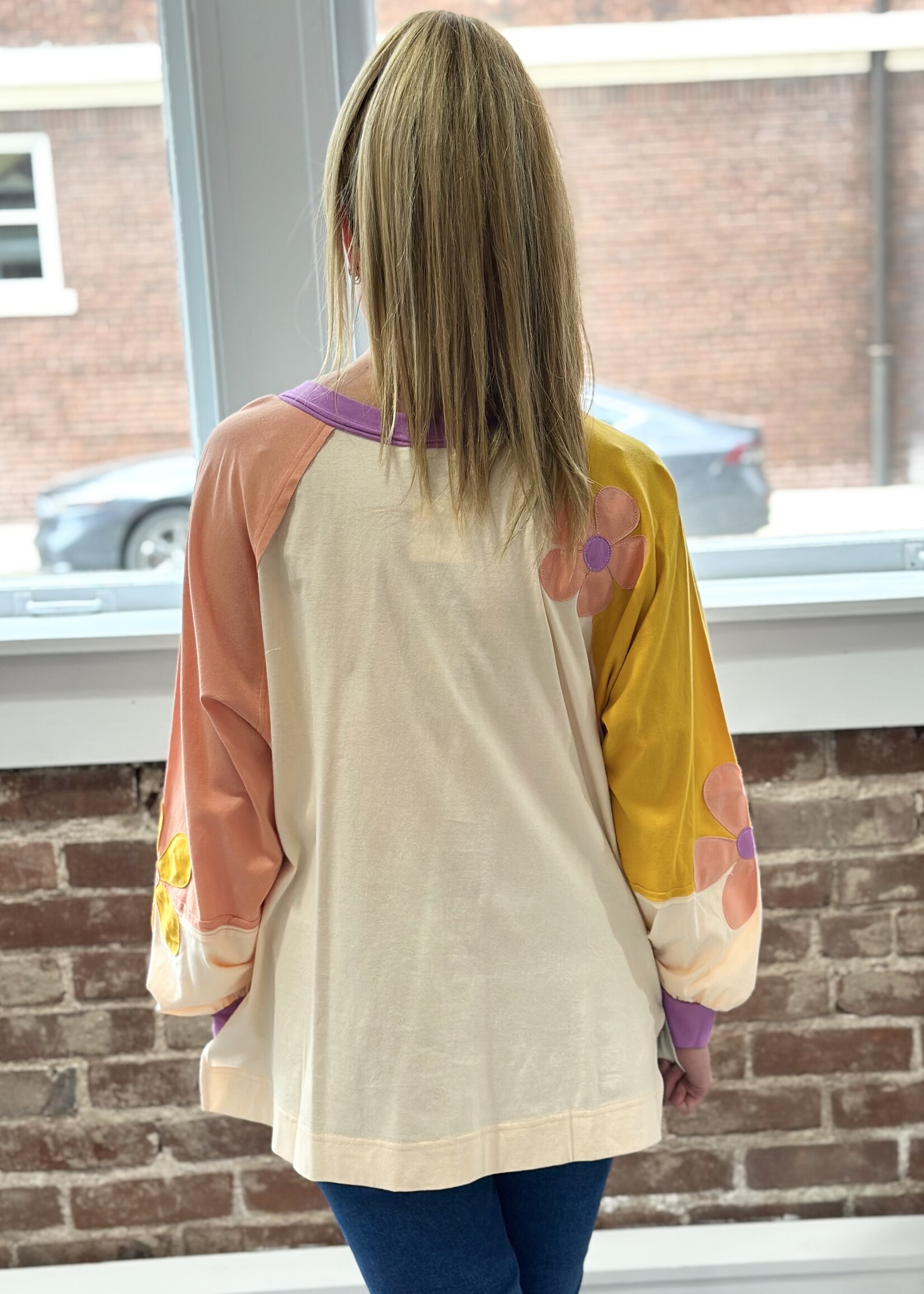 Sage & Fig Daisy Appliqué Top in Beige