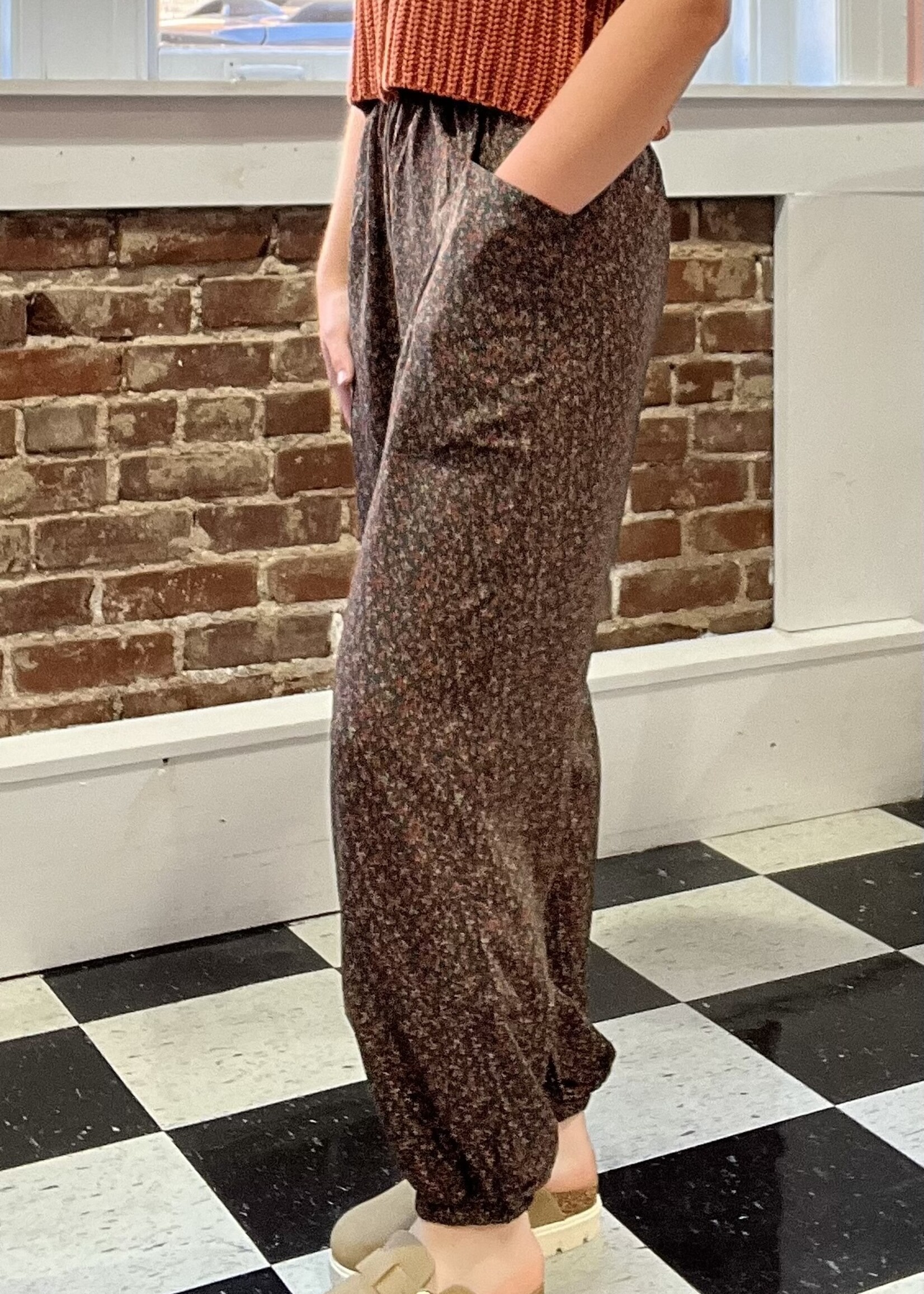 Bucketlist Hunter Green Petite Floral Jogger Pants