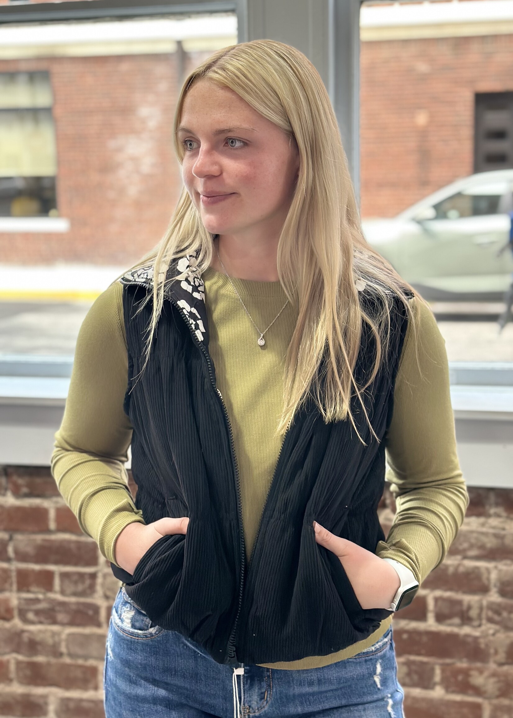 Grace+Emma Gillian Reversible Vest Black/Floral