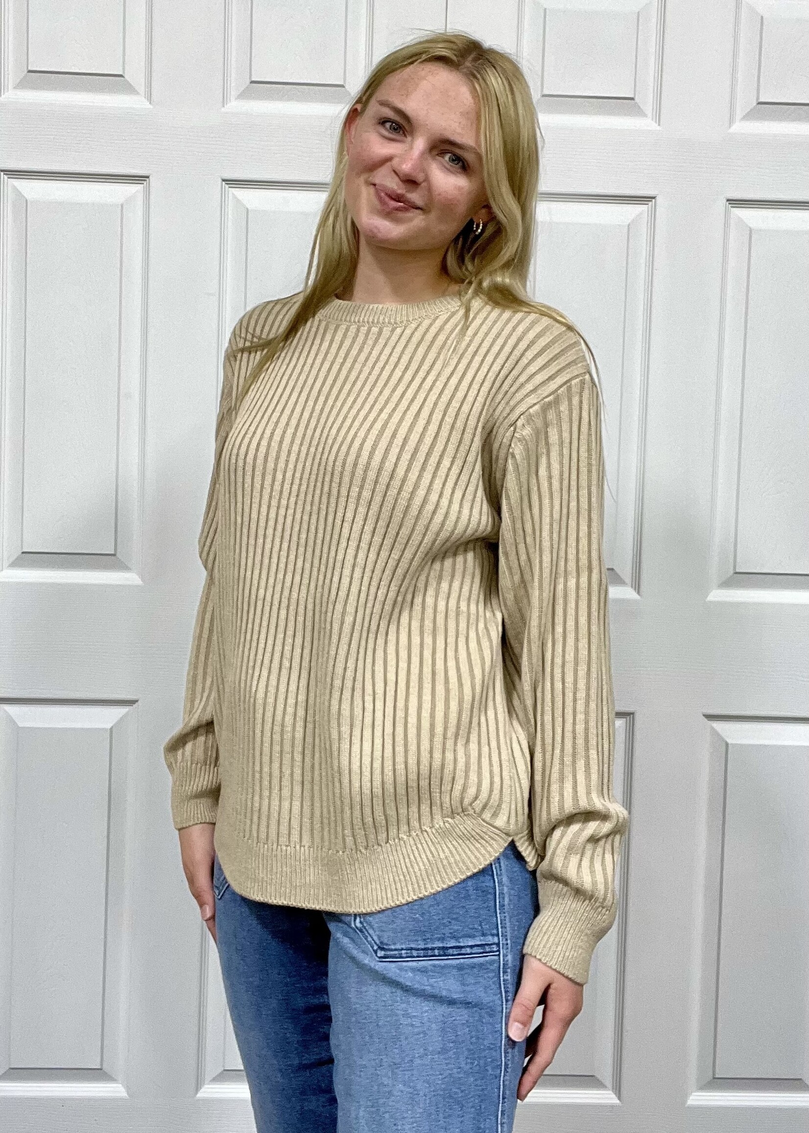 Zenana Two-Toned Curved Hem Sweater