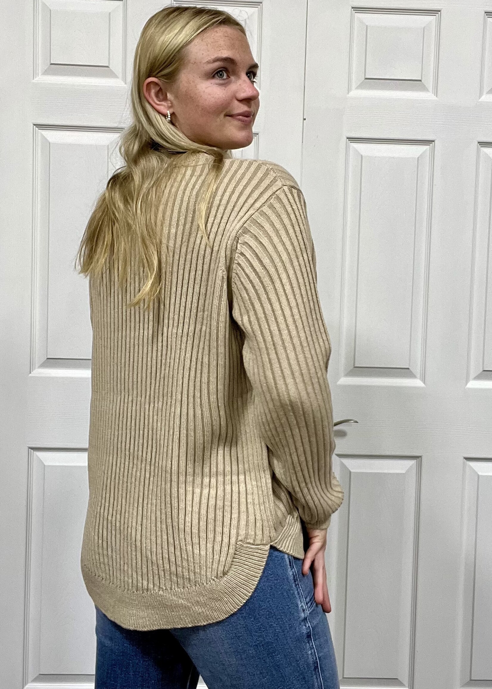 Zenana Two-Toned Curved Hem Sweater