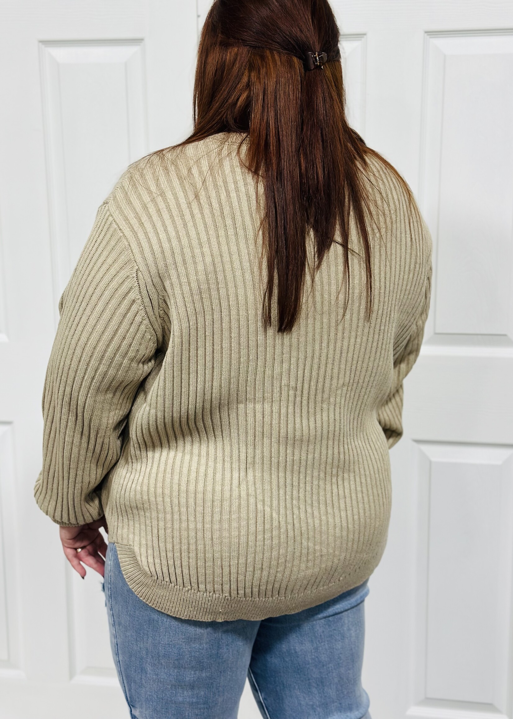 Zenana Two-Toned Curved Hem Sweater