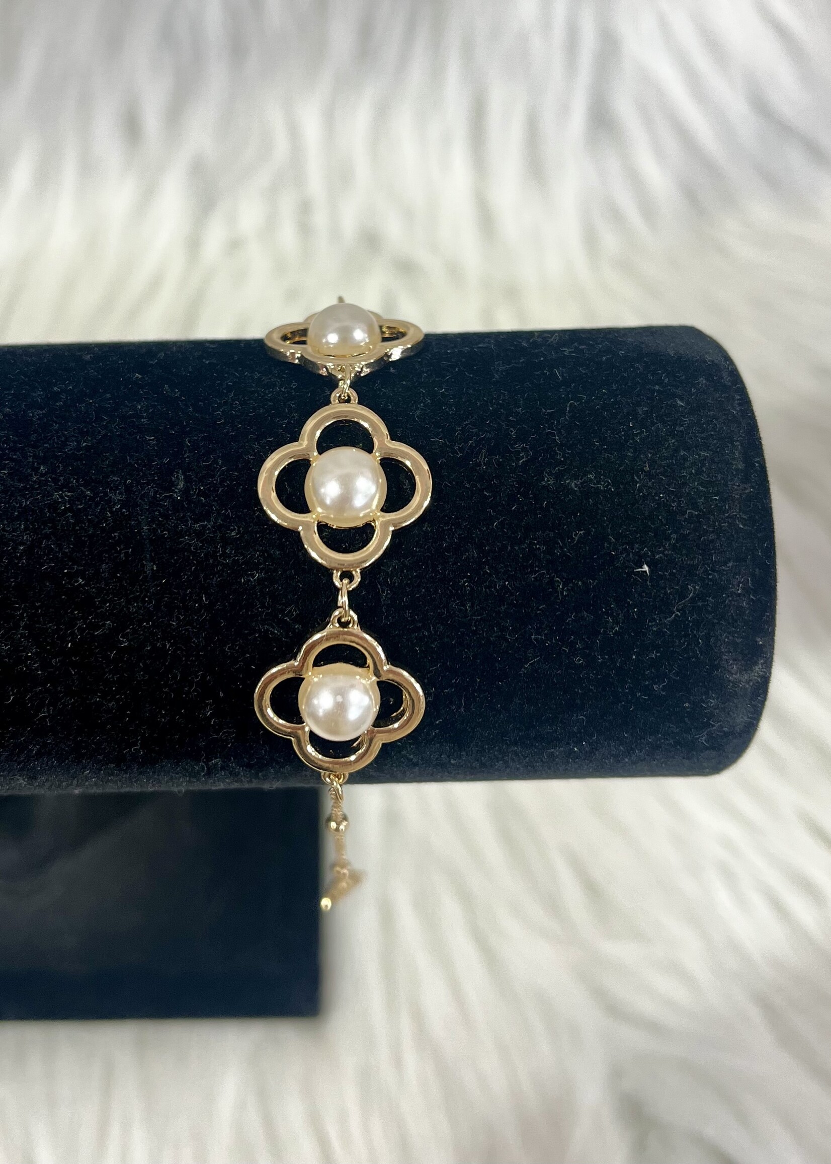 Periwinkle Gold Clover Bracelet