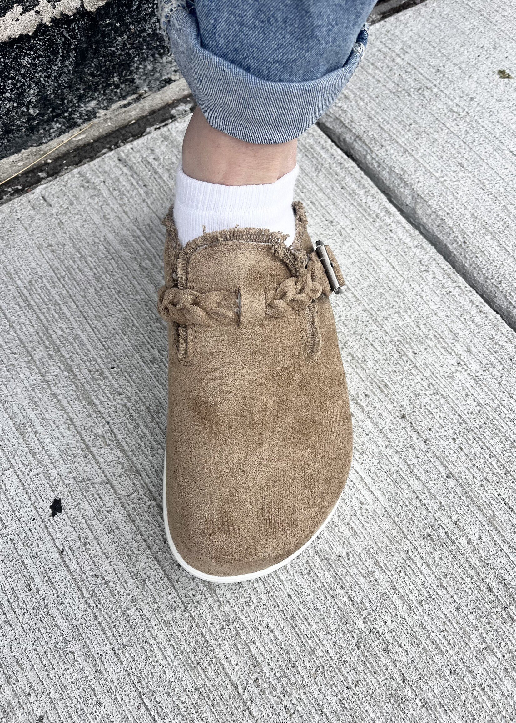 Very G Cali Mule in Taupe