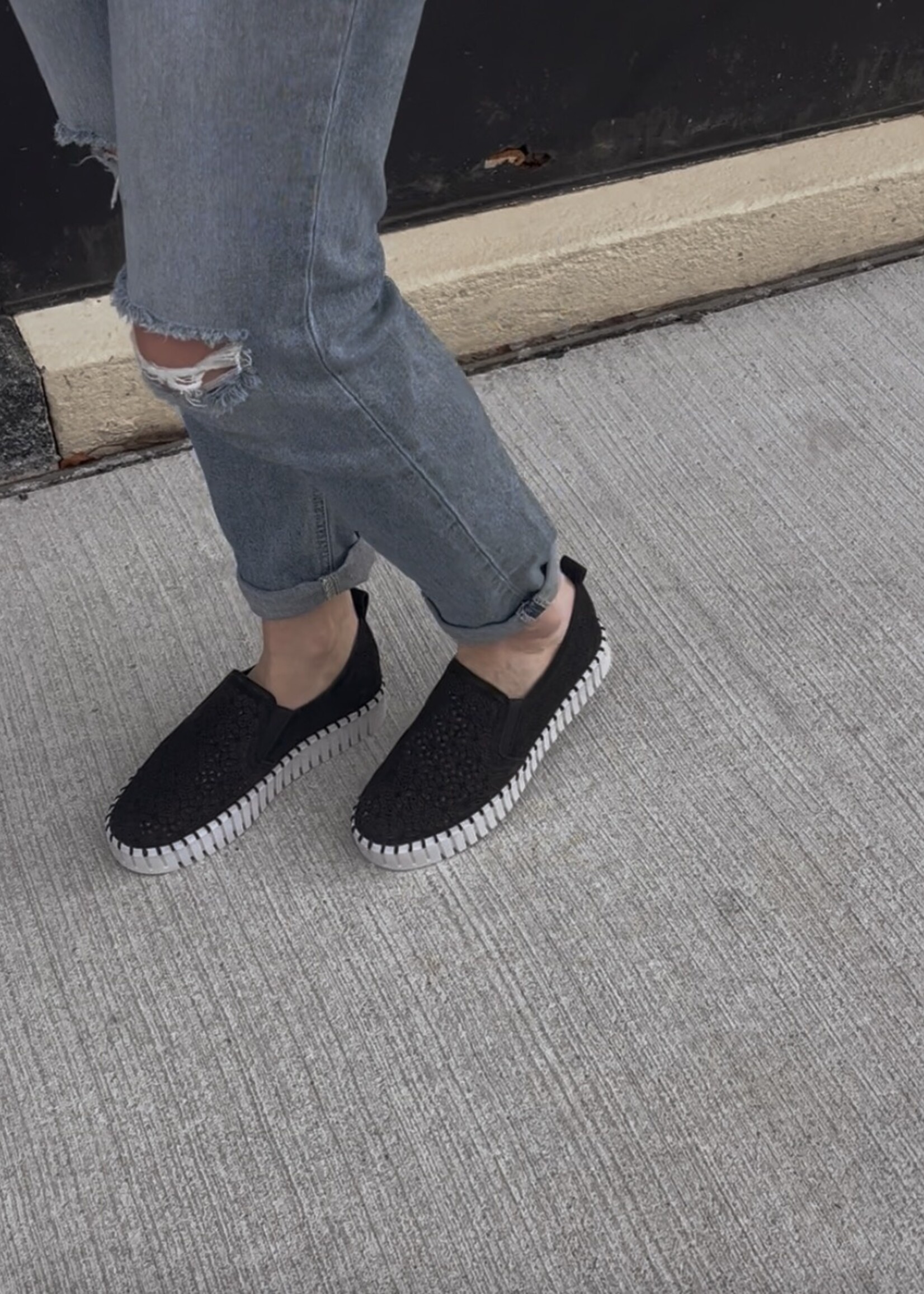 Very G Nicole Sneaker in Black