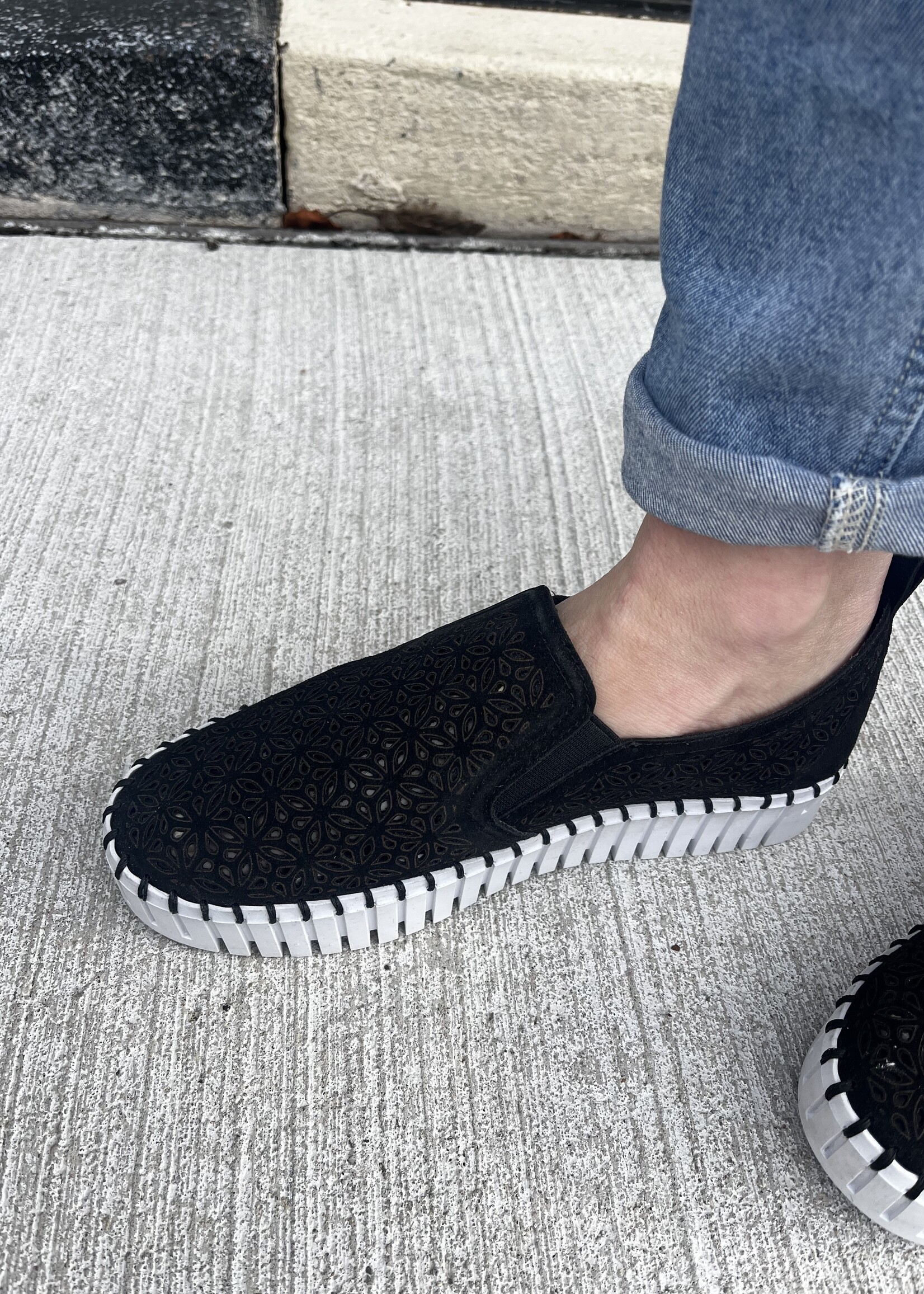 Very G Nicole Sneaker in Black