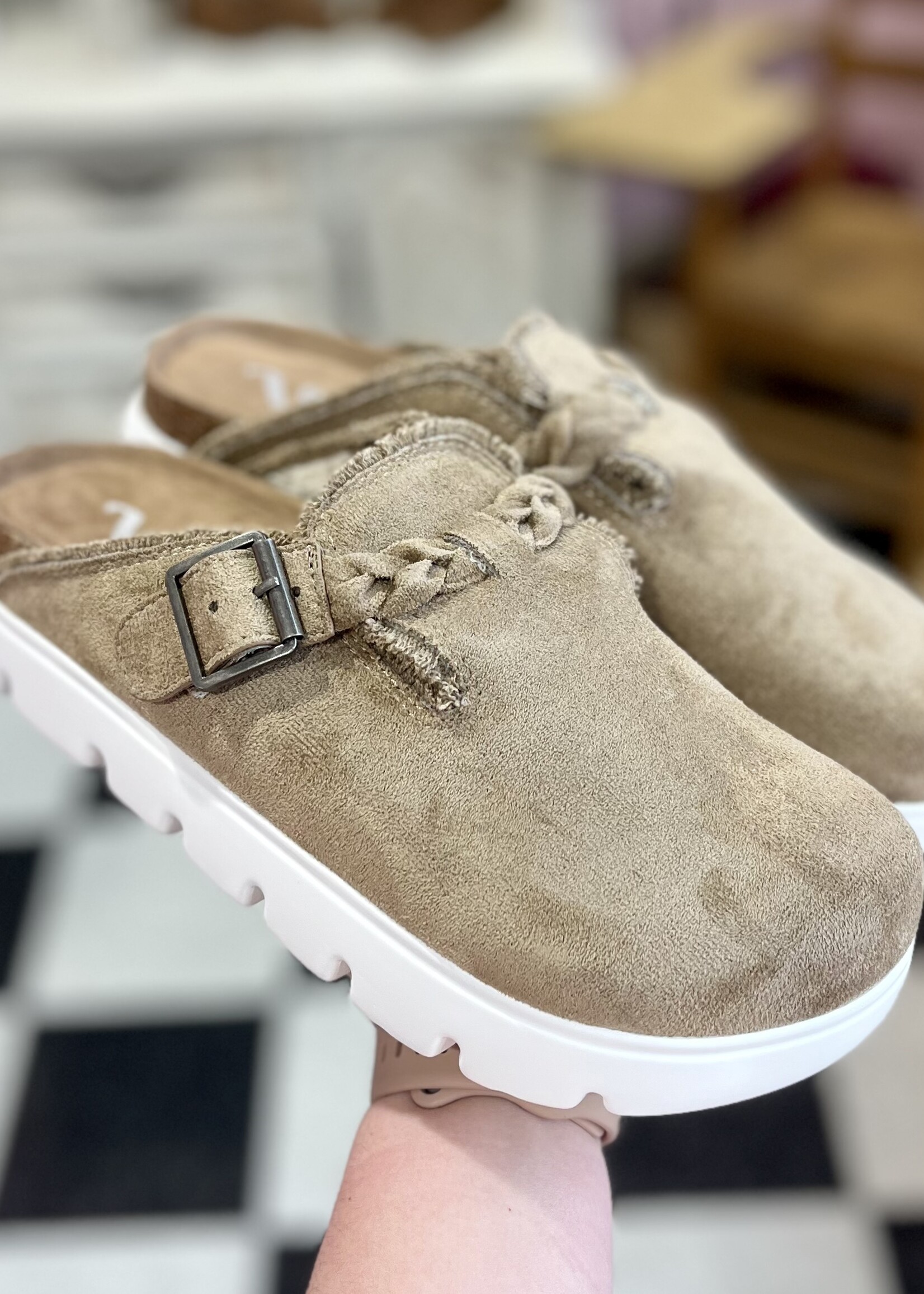 Very G Cali Mule in Taupe