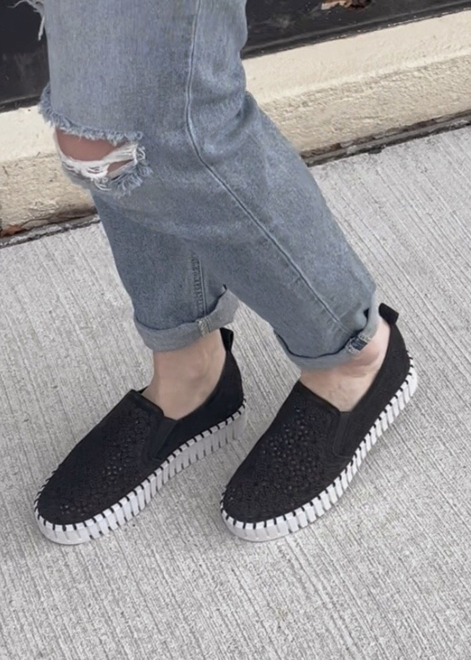 Very G Nicole Sneaker in Black