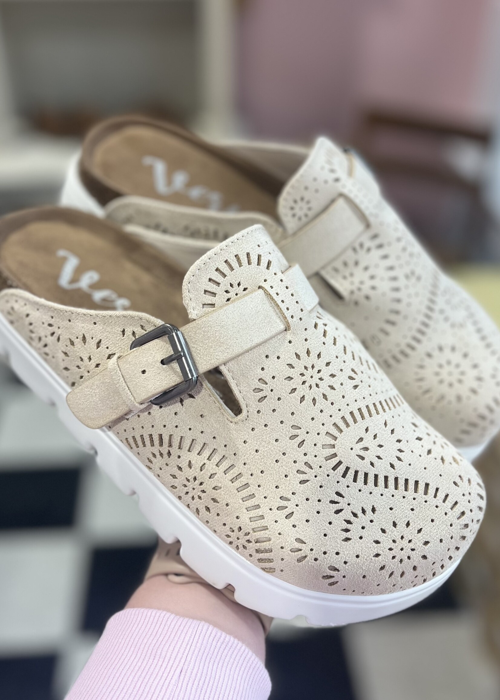 Very G Lulu Mule In Cream