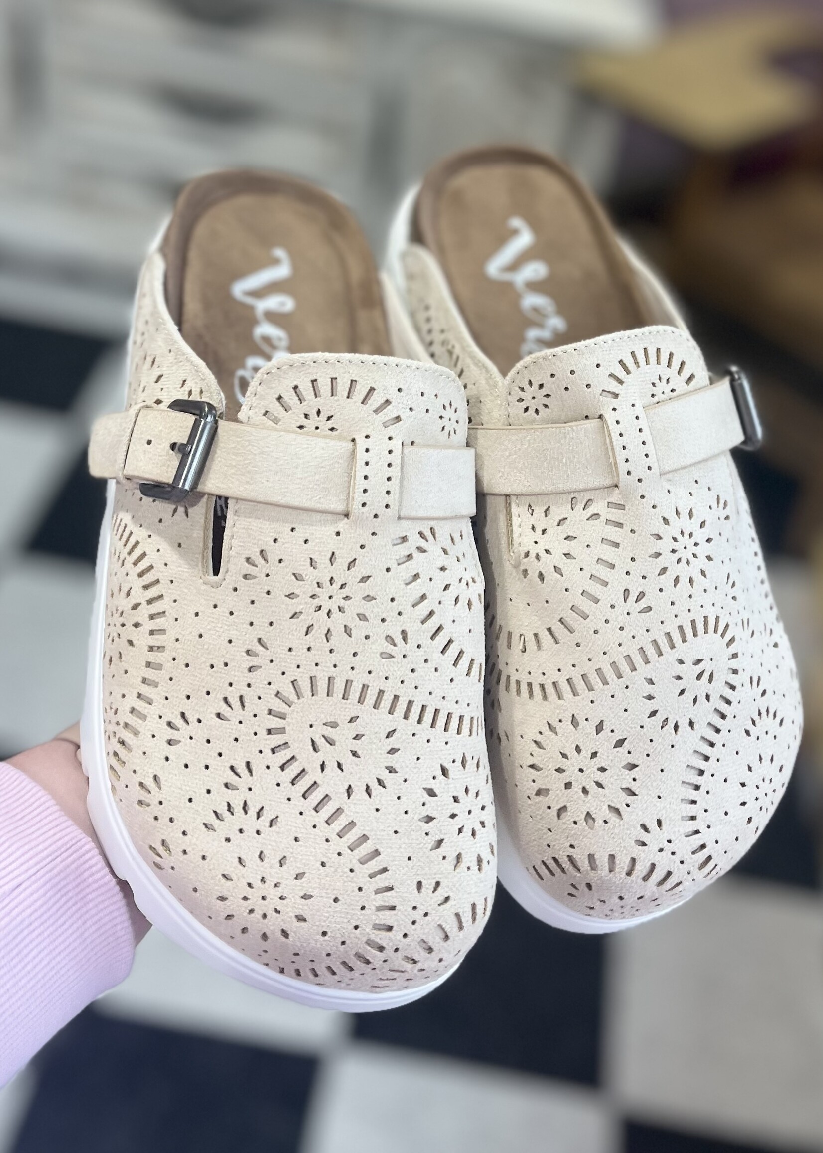 Very G Lulu Mule In Cream