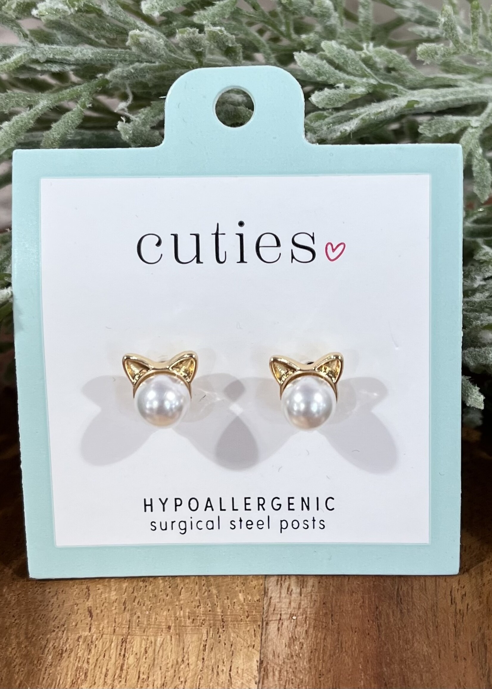 Periwinkle Pearl Cat Face Stud Earrings