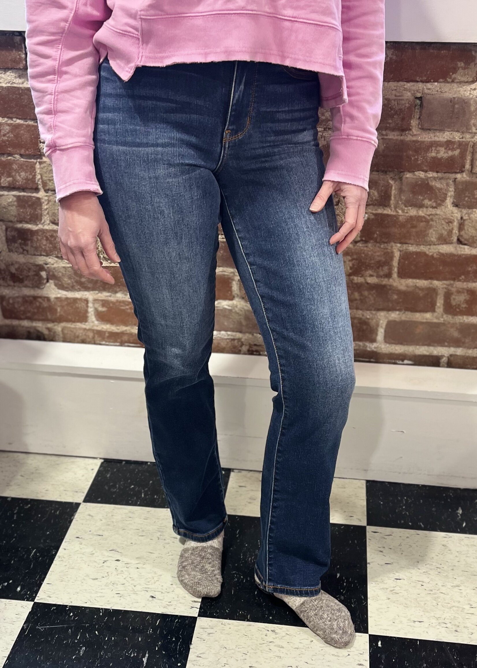 Judy Blue To the Point Thermal Straight Jeans