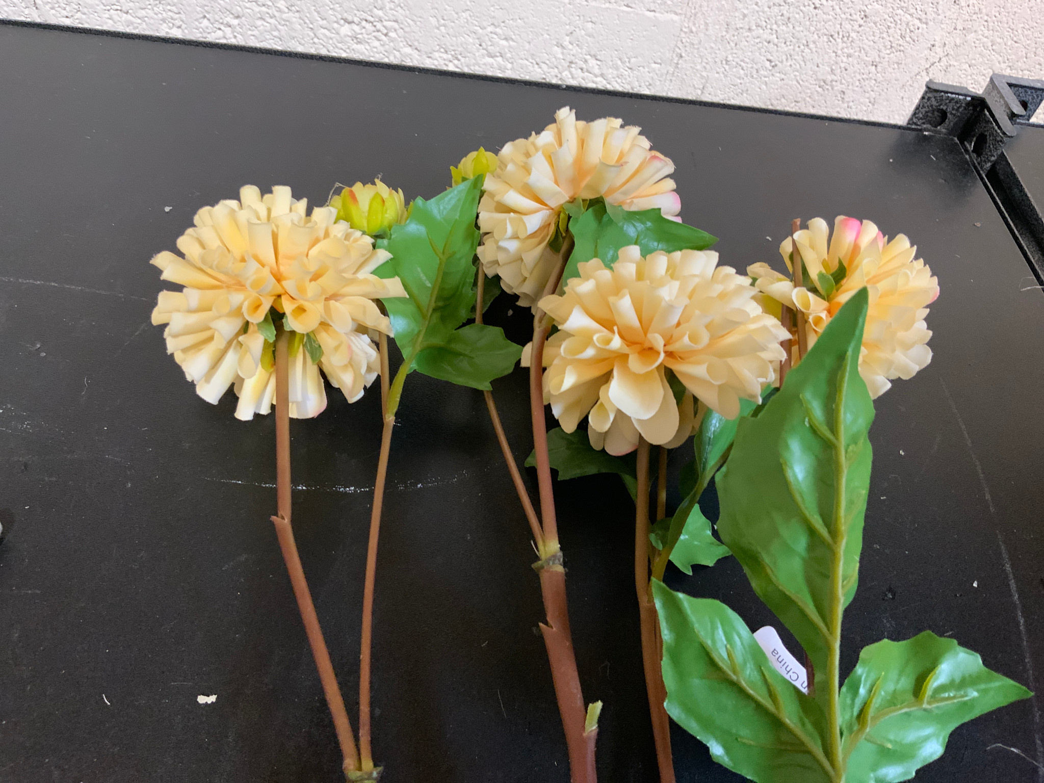 Dahlia Short Stem 20" - Yellow