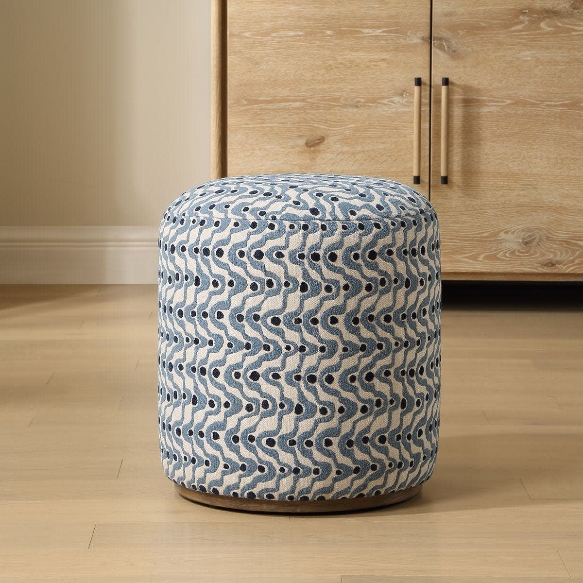 Cas Ottoman/Blue 17"Wx18"Hx17"D