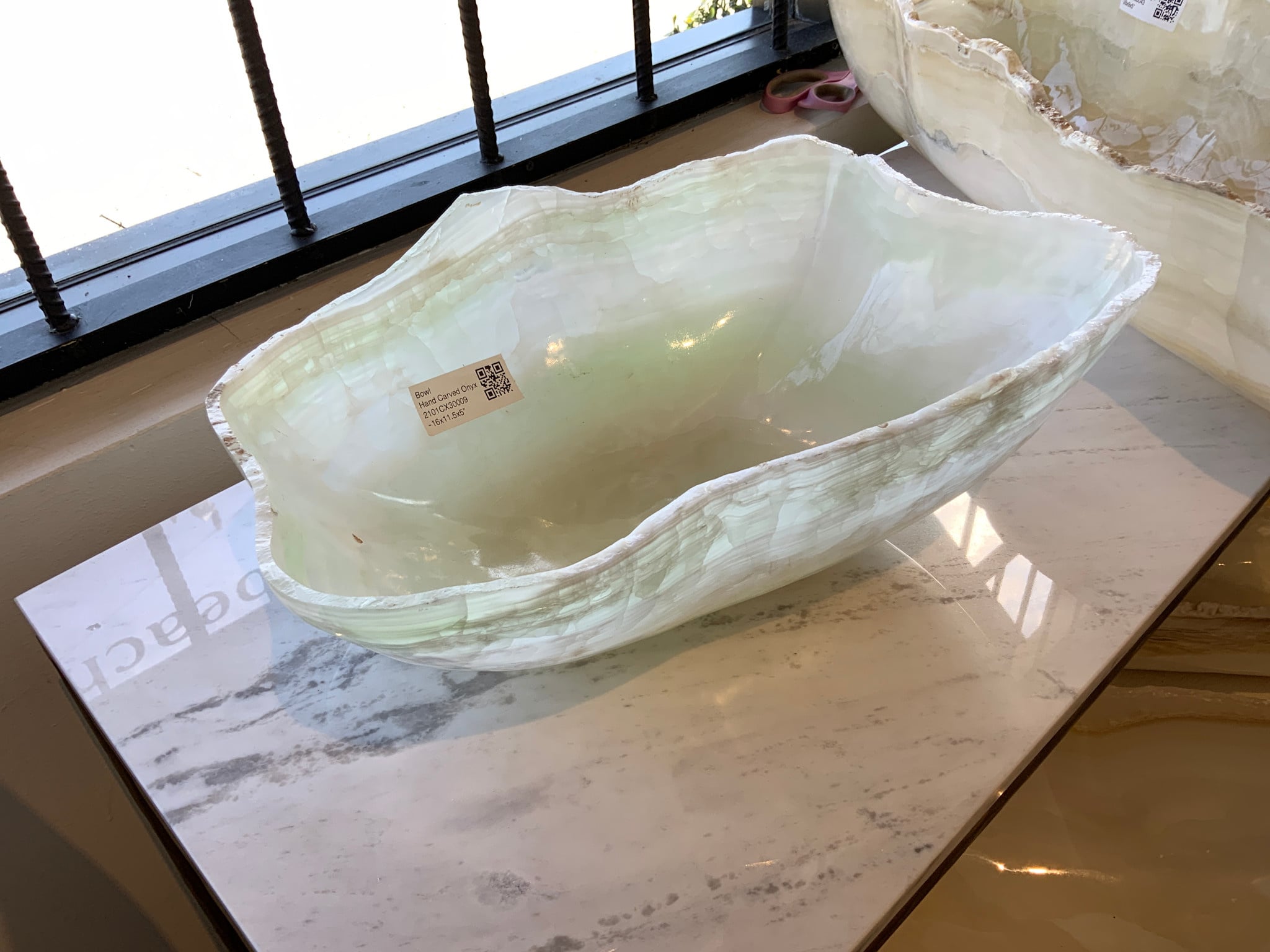 Onyx Bowl Irregular Blanco - 16 x 11.5 x 5
