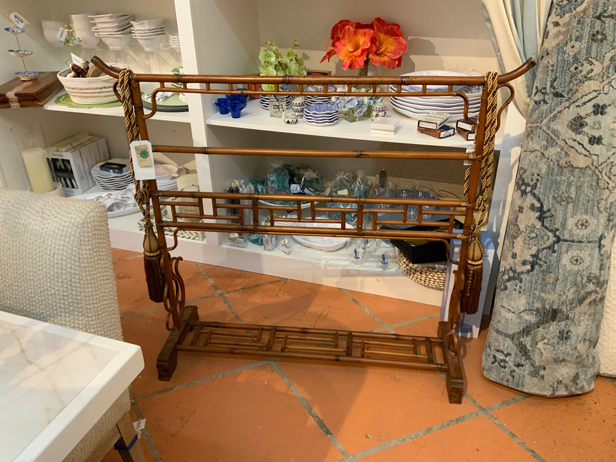 NATURAL BAMBOO BLANKET TOWEL STAND