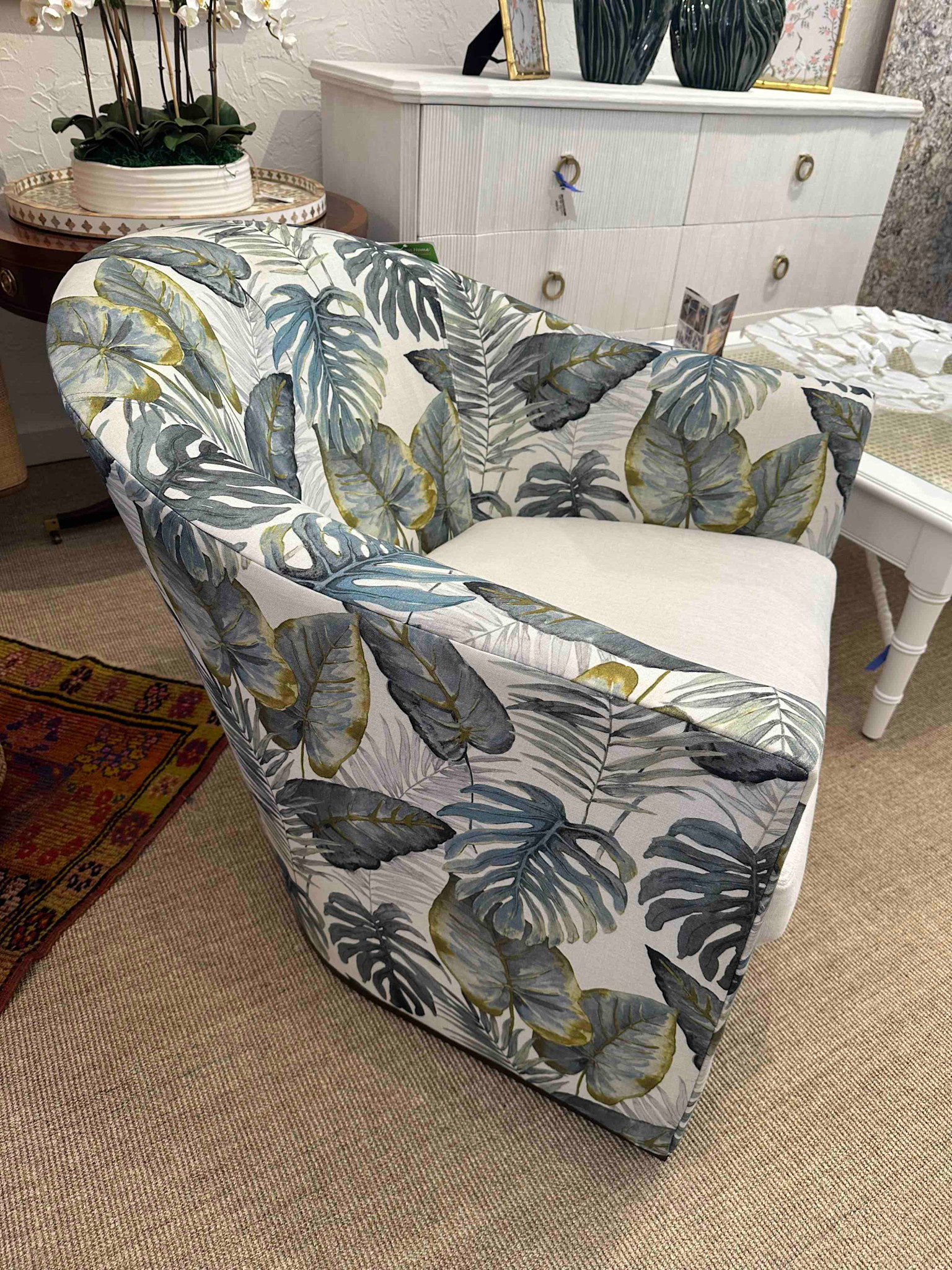 5702-01SW Swivel Chair in Maldives Aloe and Maui White Seat W33xD36xH32