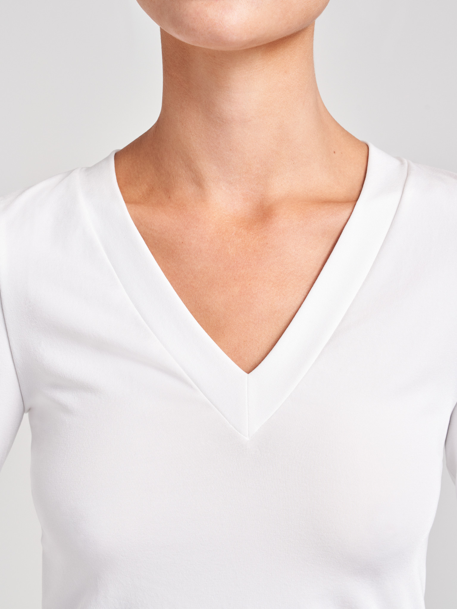 Wolford Aurora Long Sleeve V-Neck Top, Available in 2 Colors – Intrigue  Fine Apparel