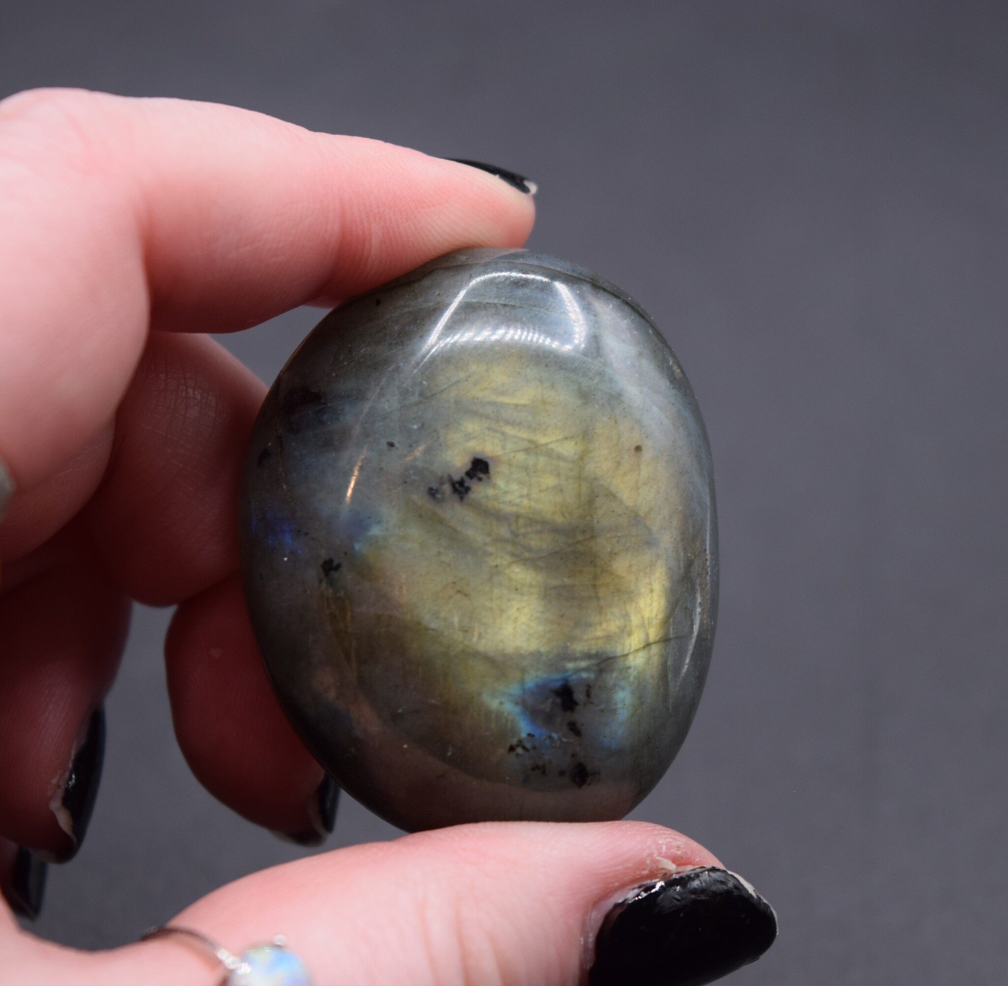 Labradorite Tumbled Palm Stone (2-3")